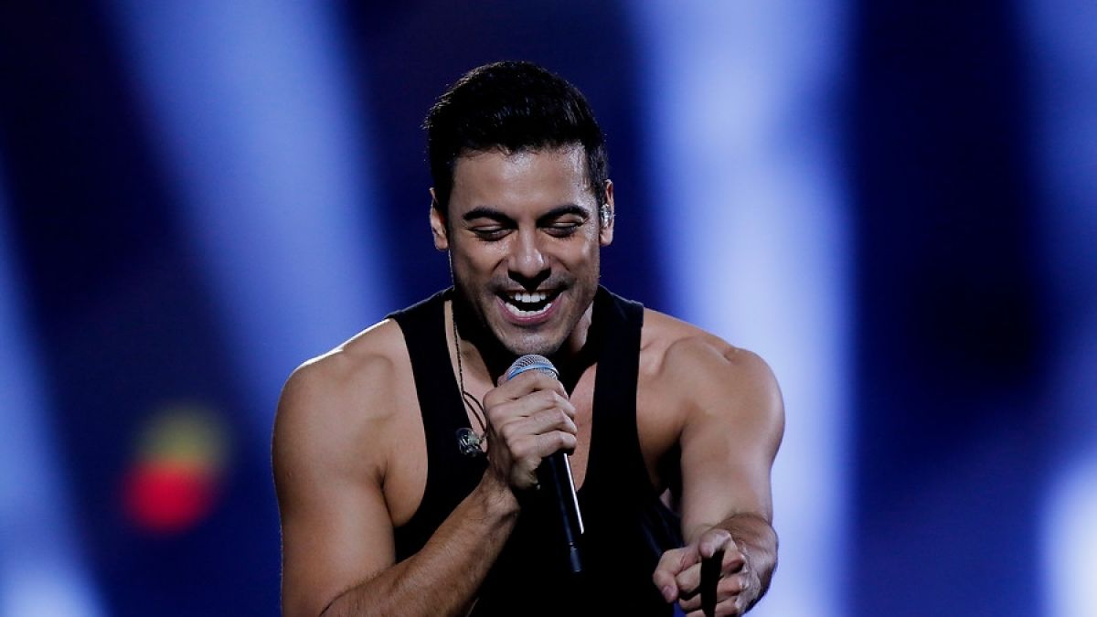 T13's tweet photo. 🌟 #ViñaxEl13 | Carlos Rivera llena de romanticismo la Quinta Vergara con Kiss Cam en Viña 2019 » https://t.co/rdUtIX0gWX https://t.co/FOqHC28kxf