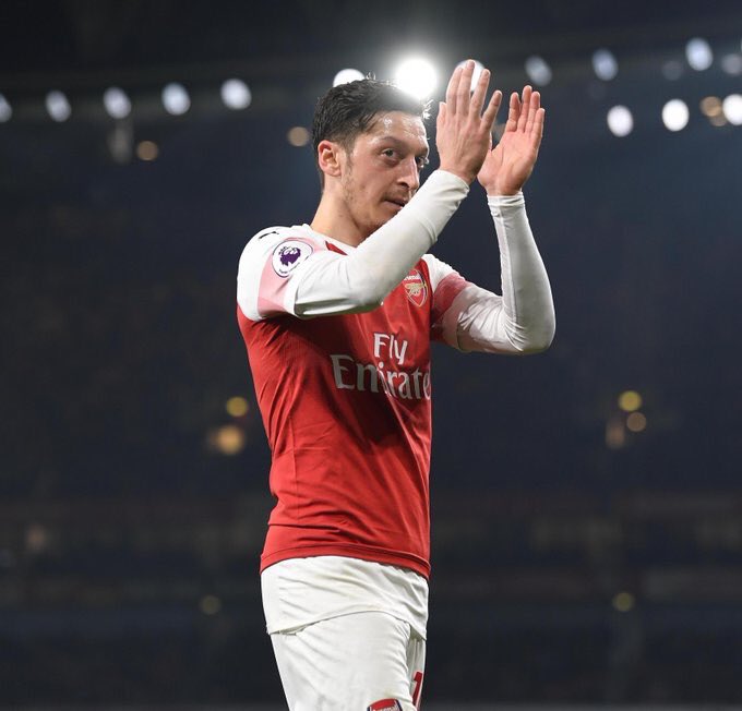 atulkasbekar's tweet photo. Just saw the highlights of @arsenal putting on a masterclass in 5-1 drubbing of @afcbournemouth
Five diff goalscorers!
Always a gr8 sign
Fluid interplay betw @MesutOzil1088 n @HenrikhMkh was a joy to watch
And Mesut simply MUST play, lad’s a locksmith...
#ARSVBOU https://t.co/8A6q3QLA7c
