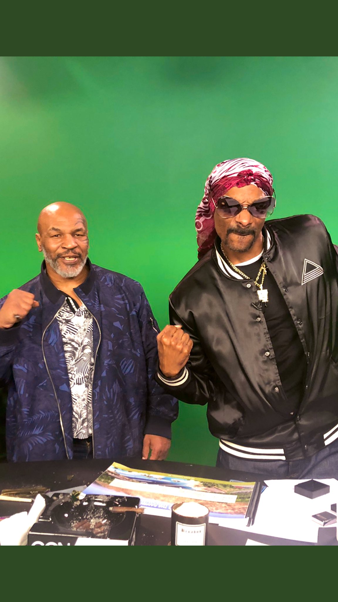 El Nido エルニド Twitterissa Snoop Doggが着用しているのはこちらのスポンジボブxlネックレス T Co Rpkq3d3vtu ペンダントトップは迫力のサイズ感ですが想像より重くなく着けやすいですよ マイクタイソンとツーショットの スヌープドッグ キングアイス El Nido エルニド Twitterissa Snoop Doggが着用しているのはこちらのスポンジボブxlネックレス T Co Rpkq3d3vtu ペンダントトップは迫力のサイズ感ですが想像より重くなく着けやすいですよ マイクタイソンとツーショットの スヌープドッグ キングアイス
