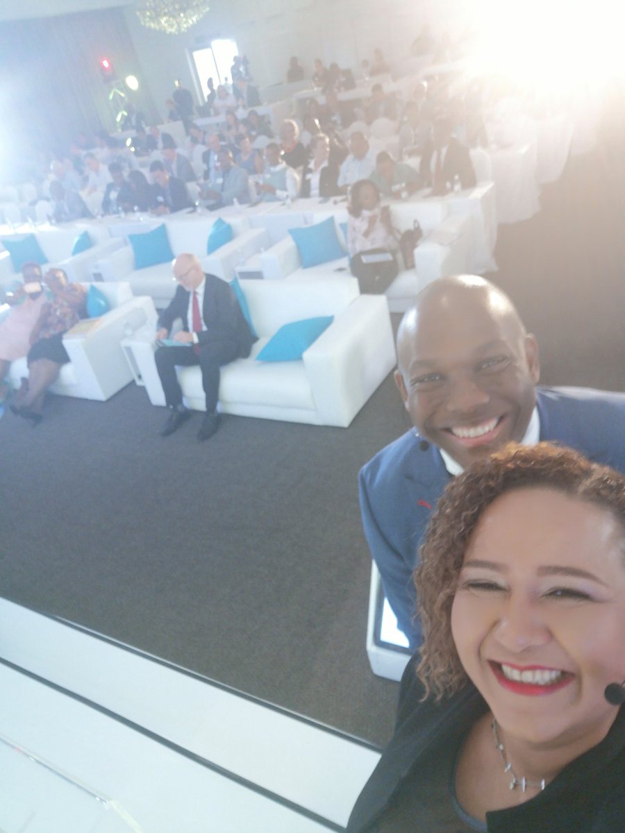 imanrappetti's tweet image. At the #Barsa2019 Aviation Summit with the inimitable Vusi Thembekwayo! #Selfie #Fun