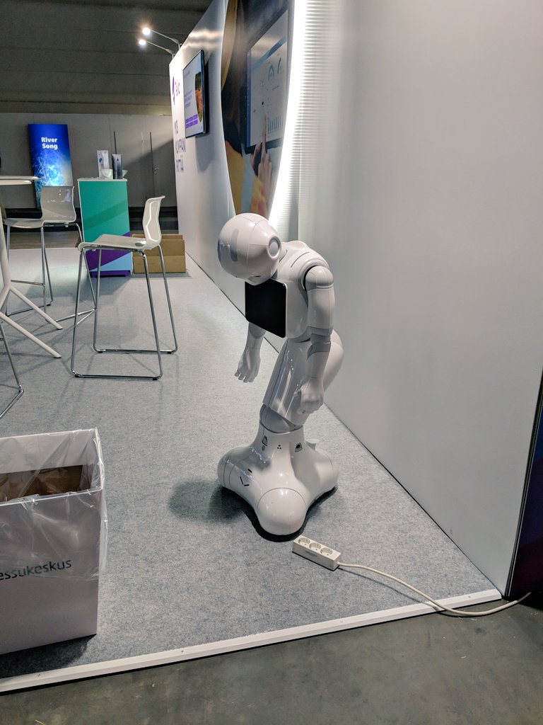 codepo8's tweet photo. When you're a robot and nobody comes to talk to you. #techdaysfi https://t.co/DXMkJaAC05