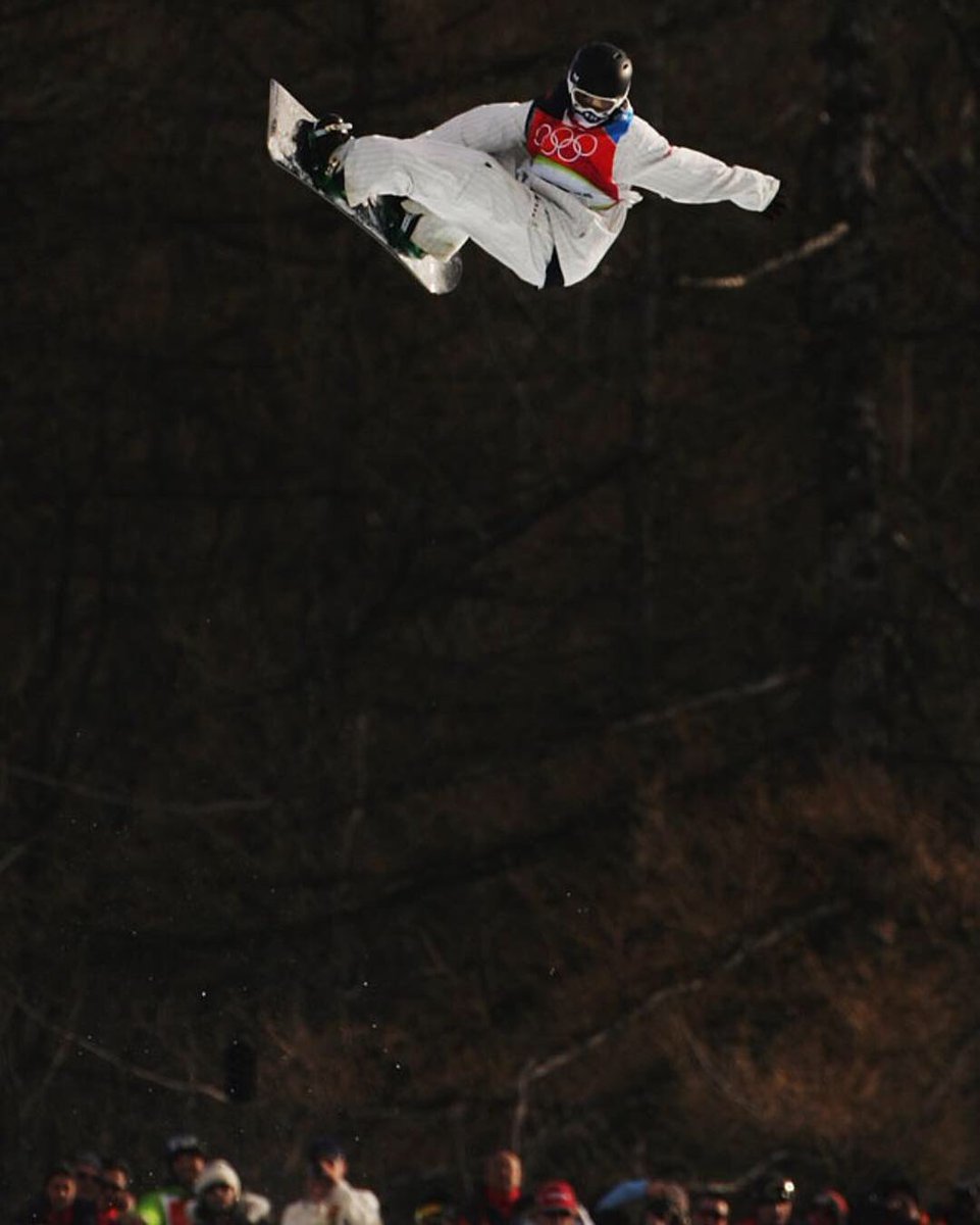 olympicmuseum's tweet photo. 20// ❄️Encapsulating the mood of the #WinterOlympics ❄️
#Turin 2006 (Italy🇮🇹): the official poster and a riveting picture of @shaunwhite, triple #OlympicChampion in snowboarding halfpipe🏂 at his first Games. 
·
#olympicmuseum #OlympicLanguage  #olympian #snowboard https://t.co/KMbxqBSJQR