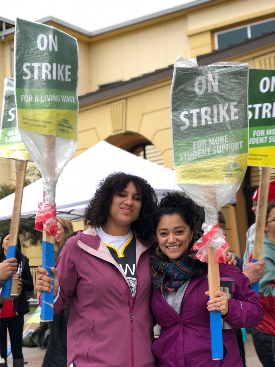 andrea_s01's tweet image. Supporting our Oakland teachers! Our students and teachers deserve more! ✊🏽 Stay strong! #OEA #breadfored