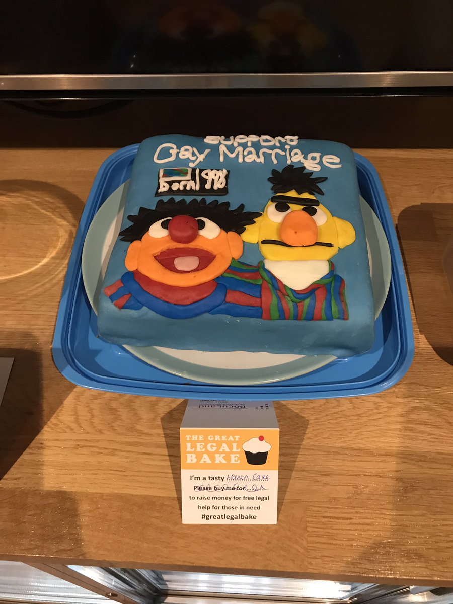 littler_uk's tweet photo. We are having a charity bake-off (£5 to sample!). If you are near our office today, by all means drop by to help us eat through 9 cakes, including this tribute to the most famous discrimination case of 2018! #GreatLegalBake @londonlegal https://t.co/GHECeVXYFn