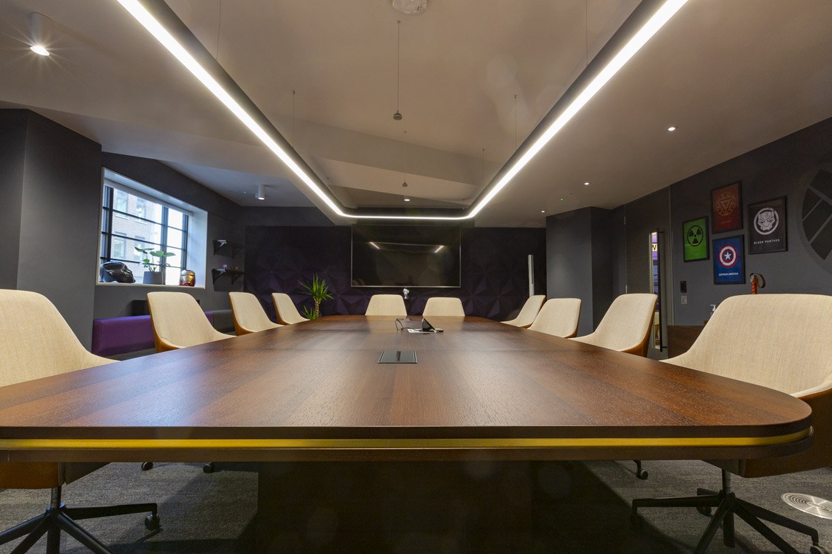 Synergy_Lights's tweet photo. The latest project is a custom LED linear feature pendant at 1 New Oxford Street, the stunning new @Twitch HQ. 

#photography #interiors #Design #Lighting #LightingDesign #FitOut #Interiors #interiordesign #workspace #Pendants #LED #Statementceiling #twitch #bespoke #workspace https://t.co/WtGuG8K0rR