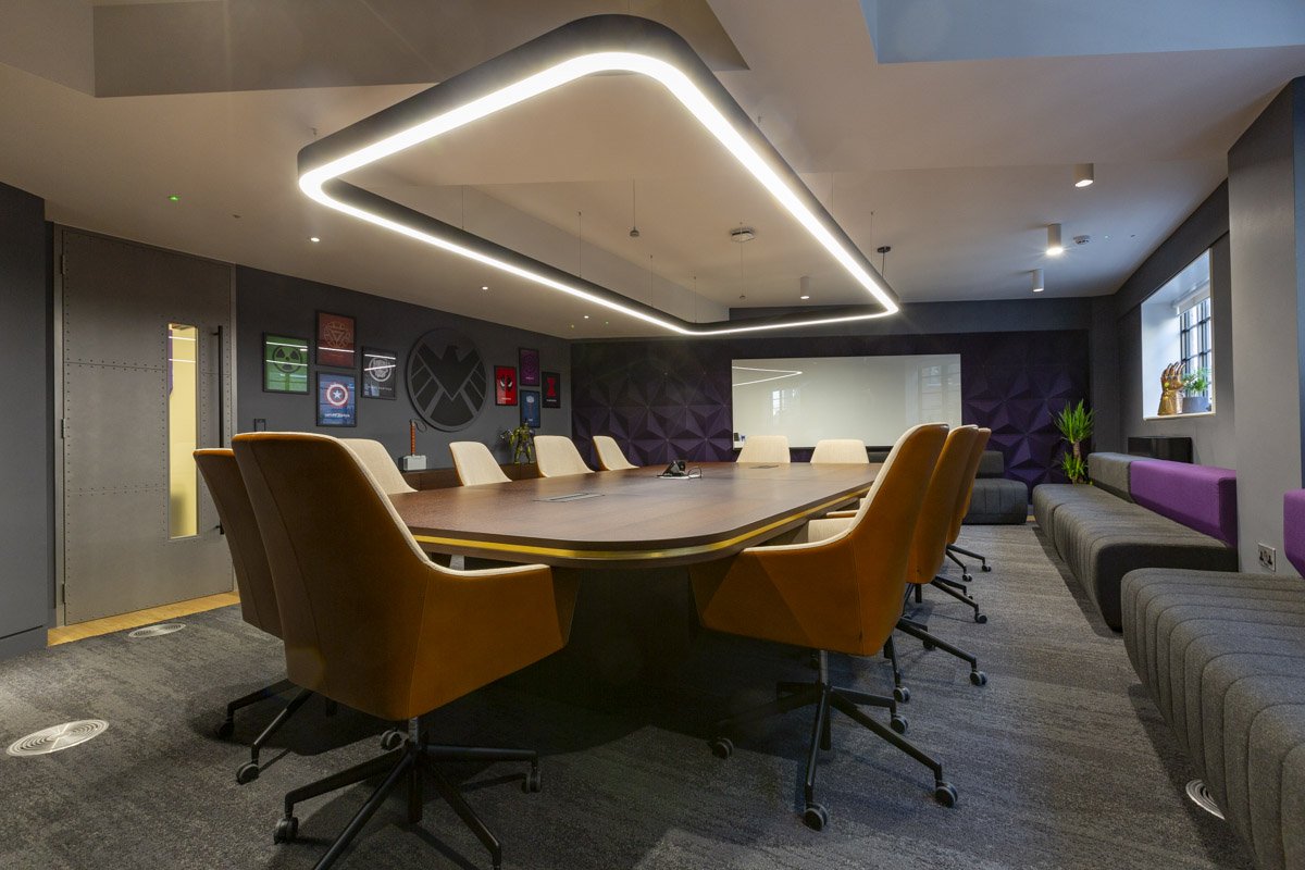 Synergy_Lights's tweet photo. The latest project is a custom LED linear feature pendant at 1 New Oxford Street, the stunning new @Twitch HQ. 

#photography #interiors #Design #Lighting #LightingDesign #FitOut #Interiors #interiordesign #workspace #Pendants #LED #Statementceiling #twitch #bespoke #workspace https://t.co/WtGuG8K0rR