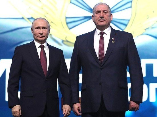 ProGorod33's tweet photo. Путин вручил "Золотую звезду" Герою из Владимирской области. 
Владимир Ковтун получил заслуженную награду за операцию в Афганистане лишь спустя 32 года

https://t.co/iSbxU2cPnp https://t.co/UGWZ4g3dj2