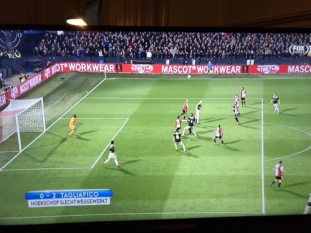 CVDialoog's tweet photo. @christoruijs En dan staat Tagliafico ook nog 5 meter buitenspel bij de tweede goal #gestolen overwinning https://t.co/HEipCNotZS