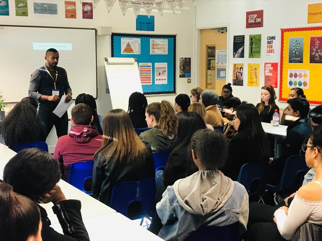 Candi6thForm's tweet photo. Yesterday - Dr Sohom Das, Forensic Psychiatrist, hosted a Q&amp;A session for A-Level Psychology students at the @CitynIslington Sixth Form on his experiences of managing offenders with schizophrenia. #psychology #alevels #sixthform https://t.co/fIfIfyKHyi