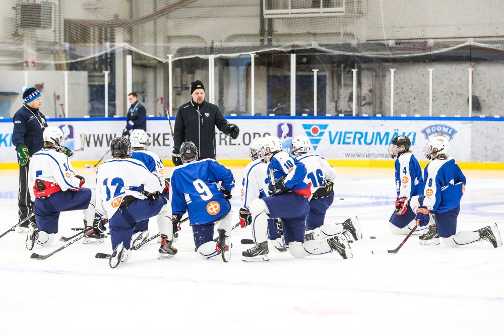 leijonat's tweet photo. Pohjola-leirillä on käynnissä toinen päivä. #Pasit-joukkue aloitti harjoituksensa kello 9. Leiriturnaus starttaa tänään! #Pohjolaleiri #nollaneloset #Leijonat https://t.co/qupCSuvnSV
