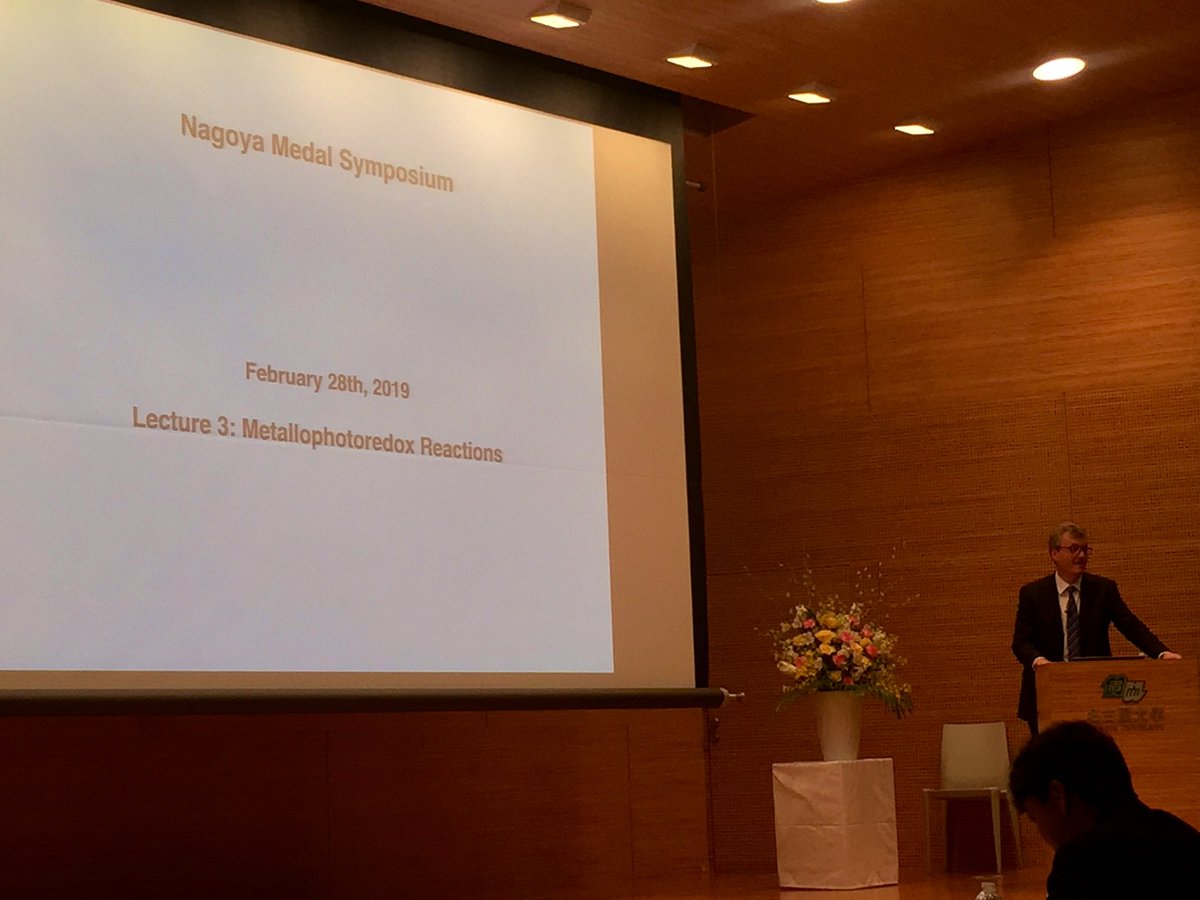 We’re starting the last session of the Gold Medal lecture by Prof MacMillan on metallophotoredox and bioconjugations! #nagoyamedal