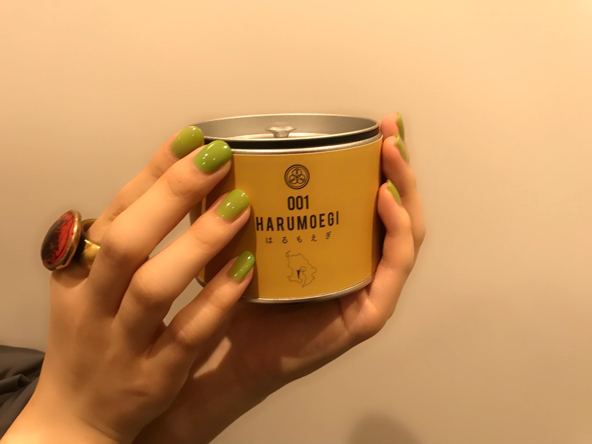 上白石萌音 マネージャー お知らせっちょ 本日発売 Hanako さんのお茶特集に載せていただいております どこに出かけてもお茶を買ってきてくれるほどのお茶好きなので 散々はしゃいでました 笑 緑テーマのメイクとネイルで新しい感じ