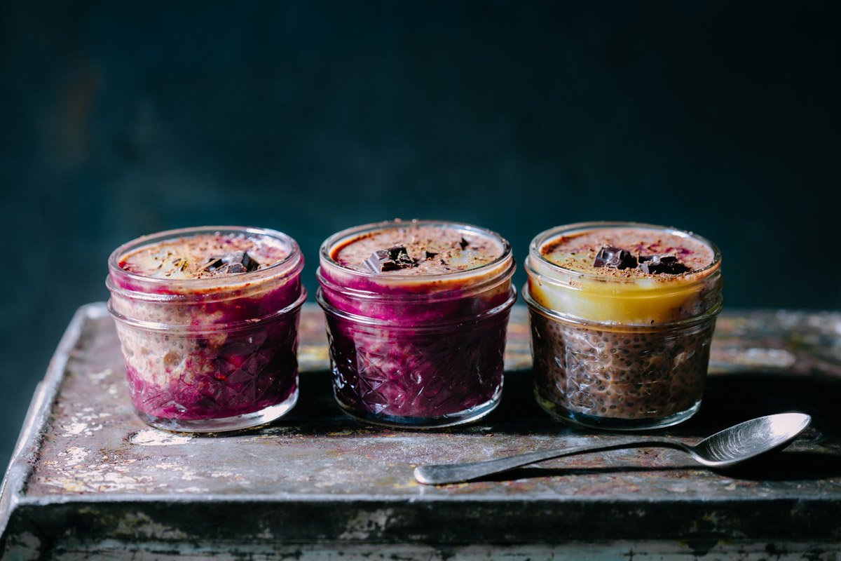 veggie_boogie's tweet photo. Despedimos febrero con un snack saludable y super colorido y le damos la bienvenida al mes que nos traerá la primavera 💜 Hoy en el blog CHOCO CHIA PUDIN CON COMPOTA DE FRAMBUESA, buenos días! https://t.co/zVsjuWdech https://t.co/vigdApAO2q