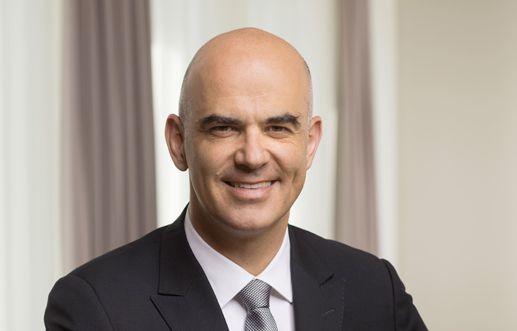 ringier_ag's tweet photo. Bundesrat @alain_berset ist heute Abend zu Gast bei «TheTalk@TheStudio» von @helvetia und #Ringier. Verfolgen Sie live ab 19.15 Uhr das Gespräch auf https://t.co/IAM2mQiqjr. #TalkATtheStudio #AlainBerset
@EDI_DFI
https://t.co/dgQFIfLnrU https://t.co/aQ4skpB2oX