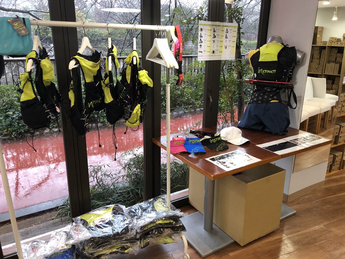 barefootincjp's tweet photo. 東京・中目黒ポップアップショップ始まりました！
Vibram fivefingers &amp; Furoshiki 、Instinct、ゆび助、The Tube販売中！
セールも開催しています！
是非お越し下さい！

営業時間
2/28(木)12～20時
3/1(金)12～20時
3/2(土)10～18時
3/3(日)10～18時
3/4(月)10～15時

店舗：レンタルスペースさくら https://t.co/skHml0mDDF