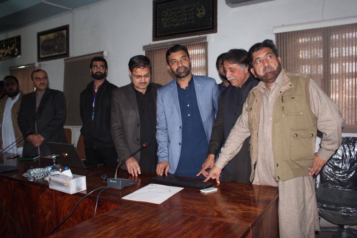 KpUpdatesoff's tweet image. پشاور بورڈ میں ایگزیمینیشن مانیٹرنگ اینڈ رپورٹنگ ٹول (ایپ) کا افتتاح

امتحانات میں نقل کی روک تھام اور متعلقہ انسپکٹر کی کارکردگی کو مانیٹر کرنے کے لیے آئی ایم یو کے طرز پر ایپ بنایا گیا جو انسپکٹر امتحانات کے دوران استعمال کریں گے اور روپورٹس بزریعہ ایپ متعلقہ بورڈز کو بھیجیں گے