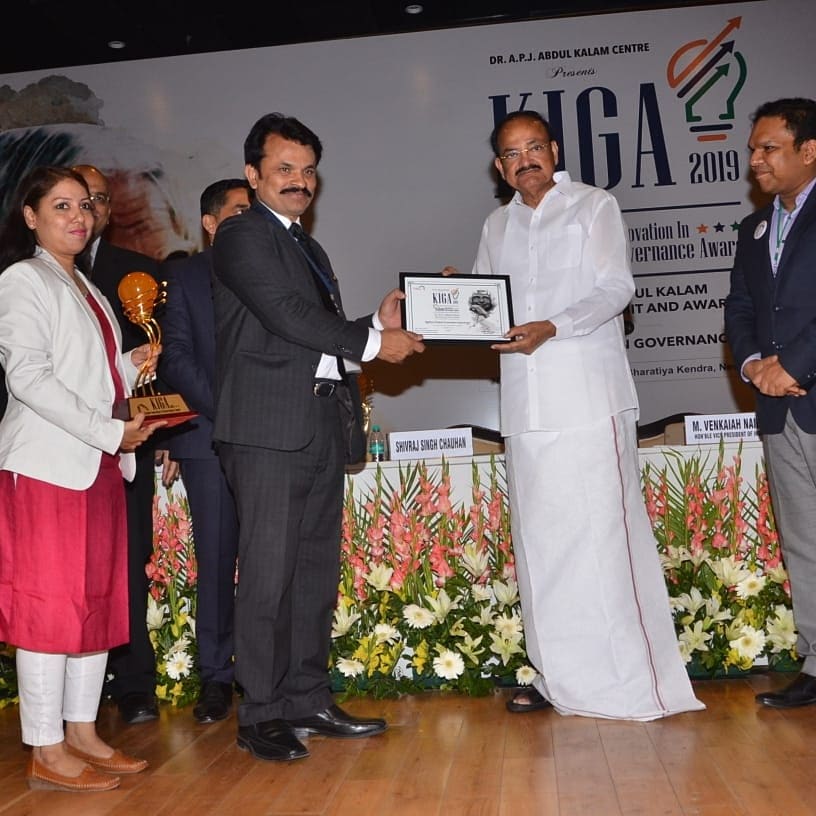 mpprosecution's tweet photo. Director MP Prosecution Mr. Rajendra Kumar  is awarded by the honourable Vice President Shri Venkaiah  Naidu ji with the Kalam Innovation in Governance. https://t.co/N5K9sQc5G2