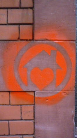 Guten Morgen! Die lKlarastraße 17 ist vom Leerstand befreit und nun besetzt! PM: tinyurl.com/y3fpqx6m
<a href="/RDL_Aktuell/">Radio Dreyeckland @RDL@freiburg.social</a> <a href="/badenfm/">baden.fm</a> <a href="/badischezeitung/">Badische Zeitung</a> <a href="/fudder/">fudder</a> <a href="/besetzenberlin/">#besetzen</a> <a href="/PositivBesetzt/">Positiv Besetzt</a> 
#besetzt #wgfreiburg #squatfreiburg #rechtaufstadt