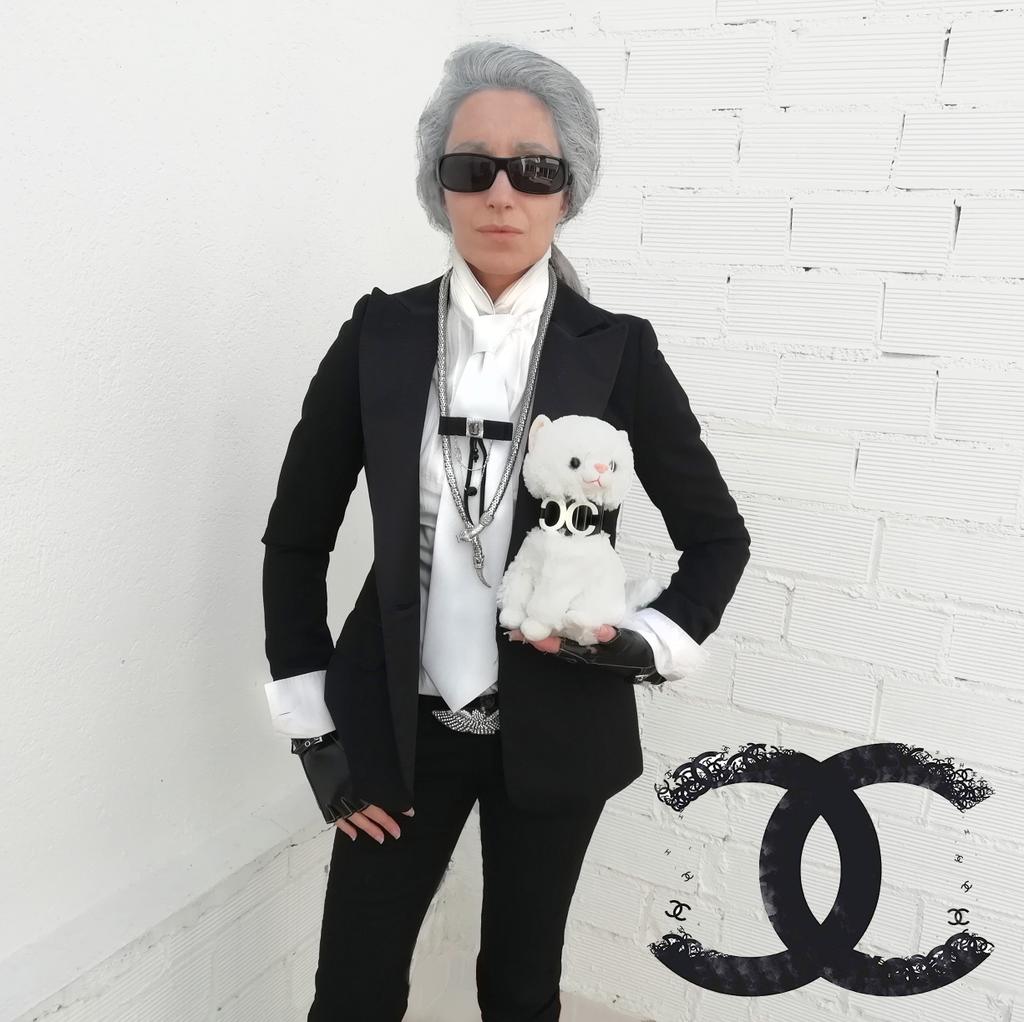 rociocio's tweet photo. TЯIBUTΞ TØ ★ THE GENIUS
#KarlLagerfeld #Carnaval #Karl 
#Choupette 🐱 #Entroido #Verín 
#Verin #Comadres #Corredoiro
#Cigarron #Carnival #Cigarrón #Party 
#GaliciaCalidade #EntroidoVerin 
#GaliciaMola #CarnavalVerin #FacendoEntroido https://t.co/fuVTjiwvEd