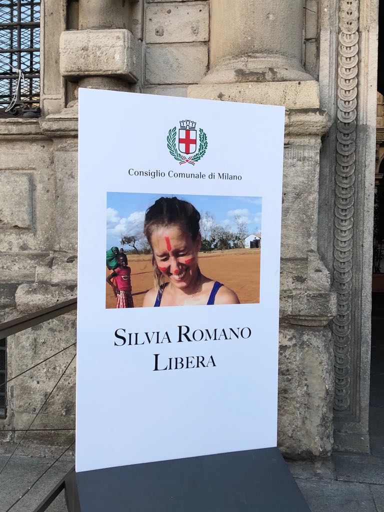 Silvia Romano libera. Rompete il silenzio.
#Kenya #SilviaRomano @lorenzolume