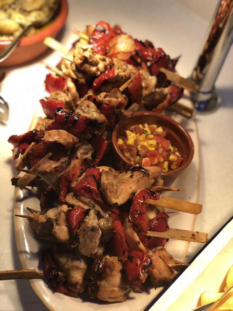 🍗 Chicken chicken chicken and more chicken 😂😍Hospitality at @mancity yesterday evening #Chicken #Chickenskewers #Chickenbbq #Bbqchicken #Athletelunch #Athletedinner #Athletediet #Taekwondodiet #thehungrybun