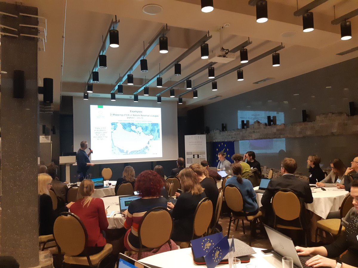 LIFE_REstore's tweet photo. LIFE Viva Grass noslēguma konferencē Viļņā, informējot par ekosistēmu pakalpojumu kartēšanu un novērtēšanu Latvijā, Dabas aizsardzības pārvalde stāsta par @LIFE_REstore sagatavoto ekosistēmu pakalpojumu novērtējumu kūdrājiem. Novērtējums pieejams šeit: https://t.co/jKyxKxi9wi https://t.co/NviG0QSJ1g