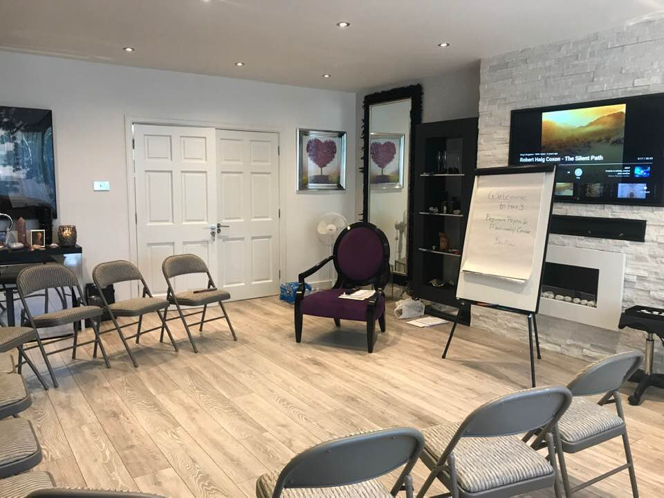 Bevmedium's tweet image. Had a great day on Sunday, I was teaching part 3 of the Beginners Psychic &amp;amp; Mediumship course. Its been a wonderful Development course shared with love &amp;amp; friendship 🙏🏻
For more details of learning with me in the future email: bev@bevmann.co.uk
#spiritualteacher