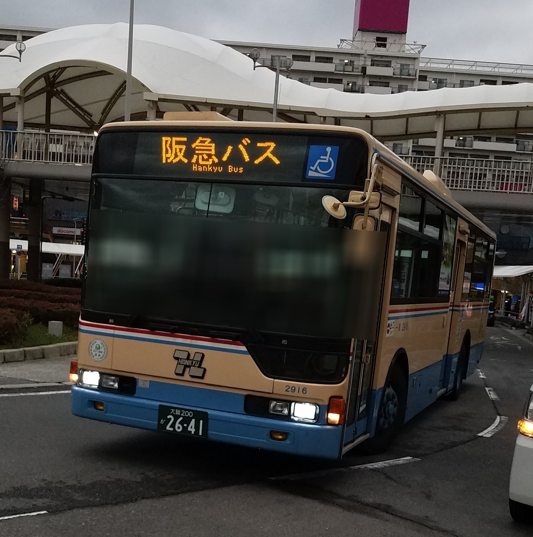 ぺりどっと 阪急バス 2916 阪急バス 17時頃にjr吹田付近を歩いていると 旭町方面から豊中の2916が来ました