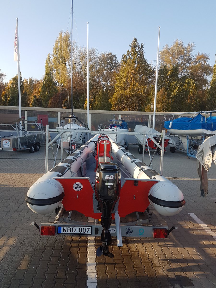 BoatsBravo's tweet photo. Rib for sale! 
Year built: 2016
Condition: as new
Length: 6 m/20 ft
Width: 2.31 m/8 ft
Persons max: 6
Propulsion: Outboard
Engine manufacturer: SUZUKI
Power: 60 HP
Fuel: Petrol
Fuel Capacity:50
Price: 26 000 EUR
The 60 HP engine consumes 3,3 litres of fuel per hour. https://t.co/ri6Ef0yhqR