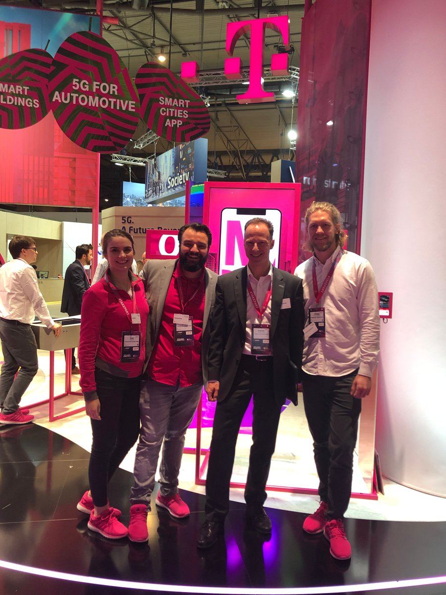 final day at #MWC2019 with the #SmartCityApp team. The location-based app bundles digital services for the public sector, e.g. for driving licence applications or car and bike sharing. There's also information about leisure activities ☀️🌊⛳️🏹🏑⛸️🏸
<a href="/tsystemscom/">T-Systems</a> <a href="/deutschetelekom/">Deutsche Telekom</a>