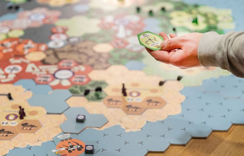 Afgelopen dinsdag hebben we bij viaStory voor de #LionsClubMaastricht6211 de nieuwe SCO game “Conquest for Paradise” gespeeld. Deze game spelen we als onderdeel van onze @Techruptionnl Smart-Up Track op de <a href="/BL_SSC/">Brightlands Heerlen</a>. Ook interesse? Neem contact op met ons via info@stichting-sco.nl