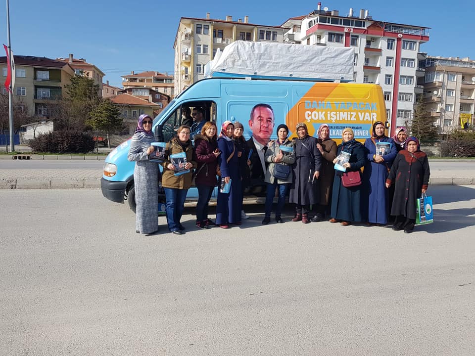 sbilgins's tweet photo. - Kapısını çalmadık ev, sıkmadık el bırakmıyorlar

İYİ Parti Kadın Kolları Sungurlu ilçe teşkilatı 31 Mart 2019 tarihinde yapılacak olan yerel seçimler öncesinde çalışmalarını aralıksız sürdürüyor. https://t.co/dPRxwt4gsZ