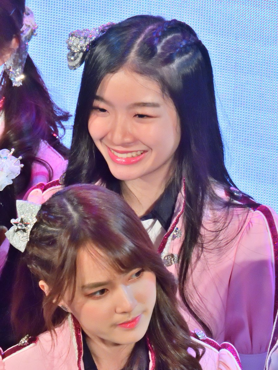 aelzard_grazel's tweet photo. #StangBNK48 #AomBNK48
#ThailandZocialAwards #TZA2019 #ROLLINGYOURDATA https://t.co/nKKG2EWgvk