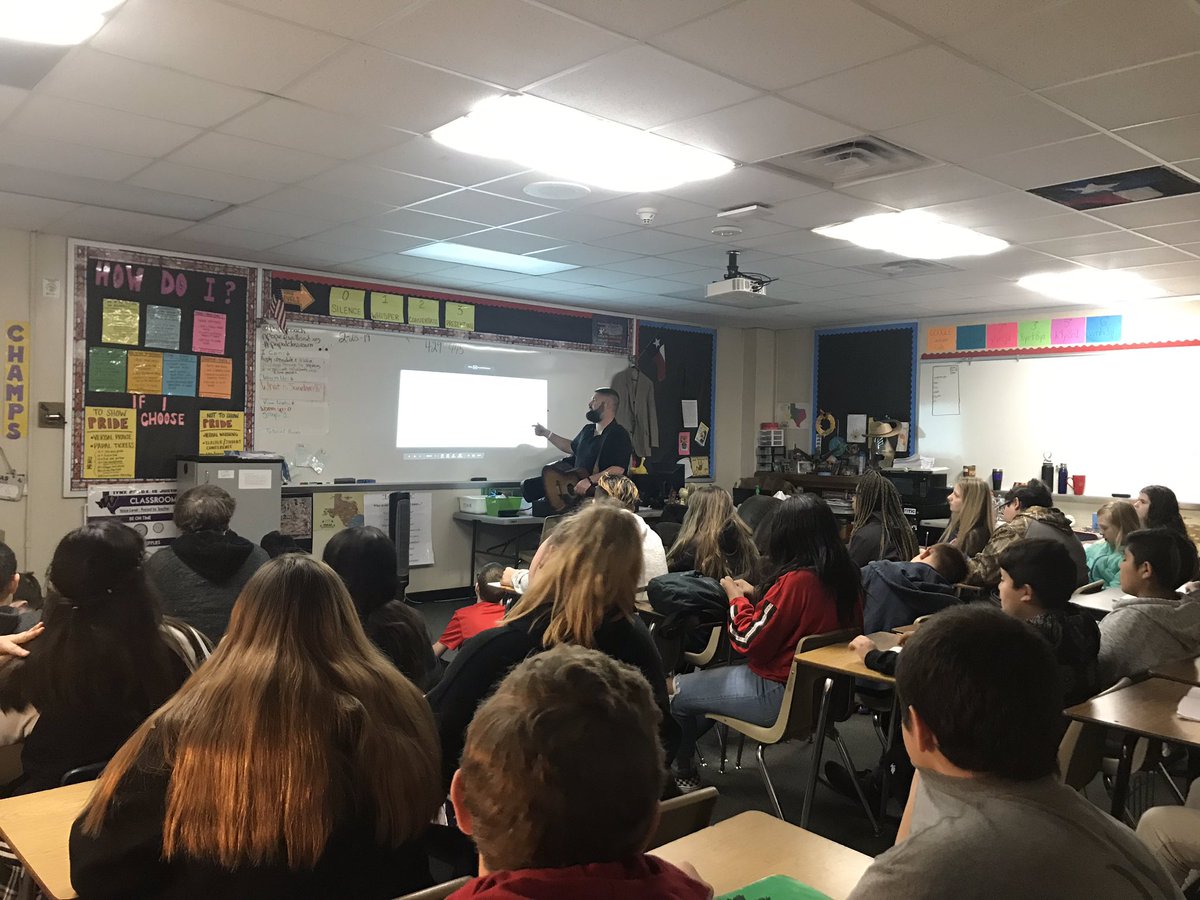 JeMartinLLMS's tweet photo. More pics from the lesson @PapalCoach #papalclassroom https://t.co/RHETCixlvM