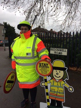 School_RdSafety's tweet photo. Take care on the #SchoolRun
Remember it is an offence NOT TO STOP for the #SchoolCrossingPatrol #StopMeansStop Respect the fact that the SCP Officer’s are there to help #Children and #Families #CrossTheRoad safely #MindThatChild #CautionChildren #SaferSchools #Roadsafety https://t.co/RQMwolALGl
