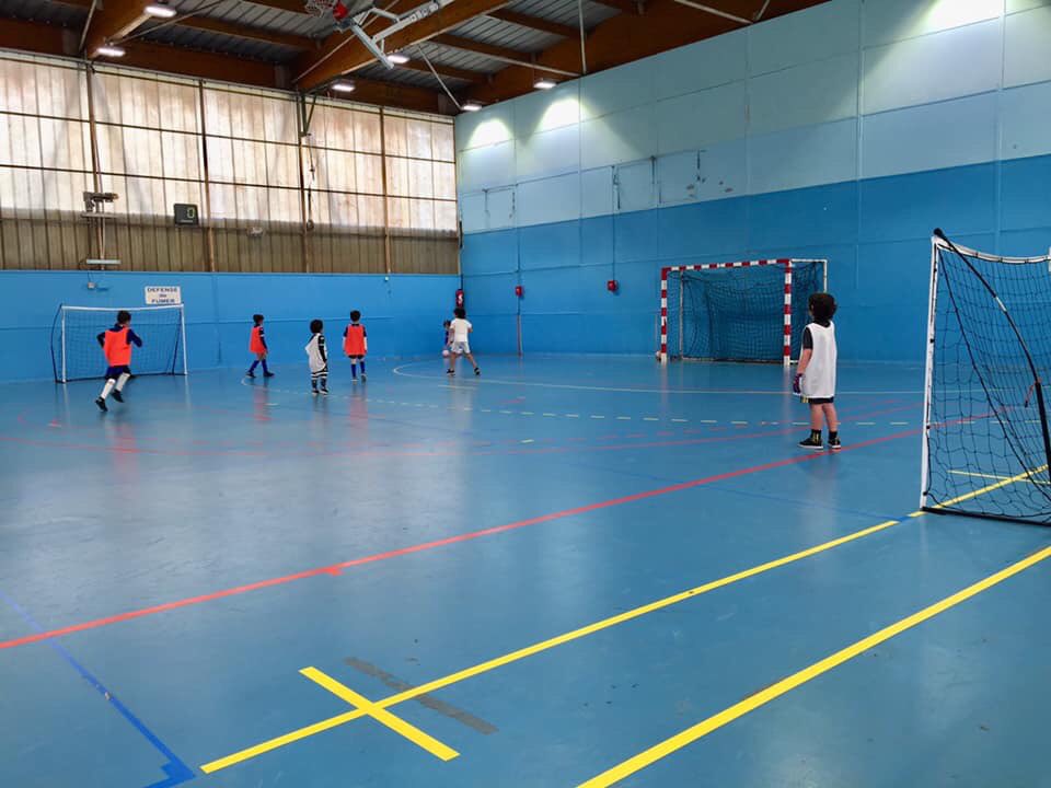 BastiaAgglo's tweet photo. ⚽️ STAGES FUTSAL VACANCES 

Dernier jour de Stage pour la première semaine 🙁

Au programme, tournoi de fin de stage et dernier repas en groupe avec un petit écart diététique mais très apprécié des enfants 😂😂 (Panini - Frites - Coca etc..)

Forza Bastia 🔵⚫️🔵⚫️ https://t.co/gssn9n8fnJ