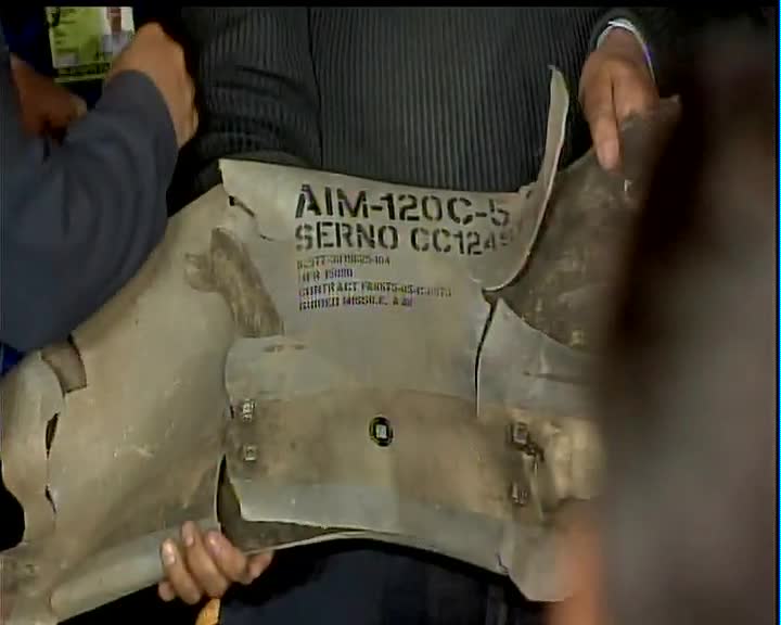 smitaprakash's tweet photo. Air Vice Marshal RGK Kapoor debunking Pak claim that F-16s was not used in the strike :(1)AMRAAM missiles used which can only be carried by F16, (2) All aircraft have electronic signature, we spotted is F-16 (3) Pak media pix of aircraft debris -those aren't of Mig, but of F16 https://t.co/uqlGDESDnO