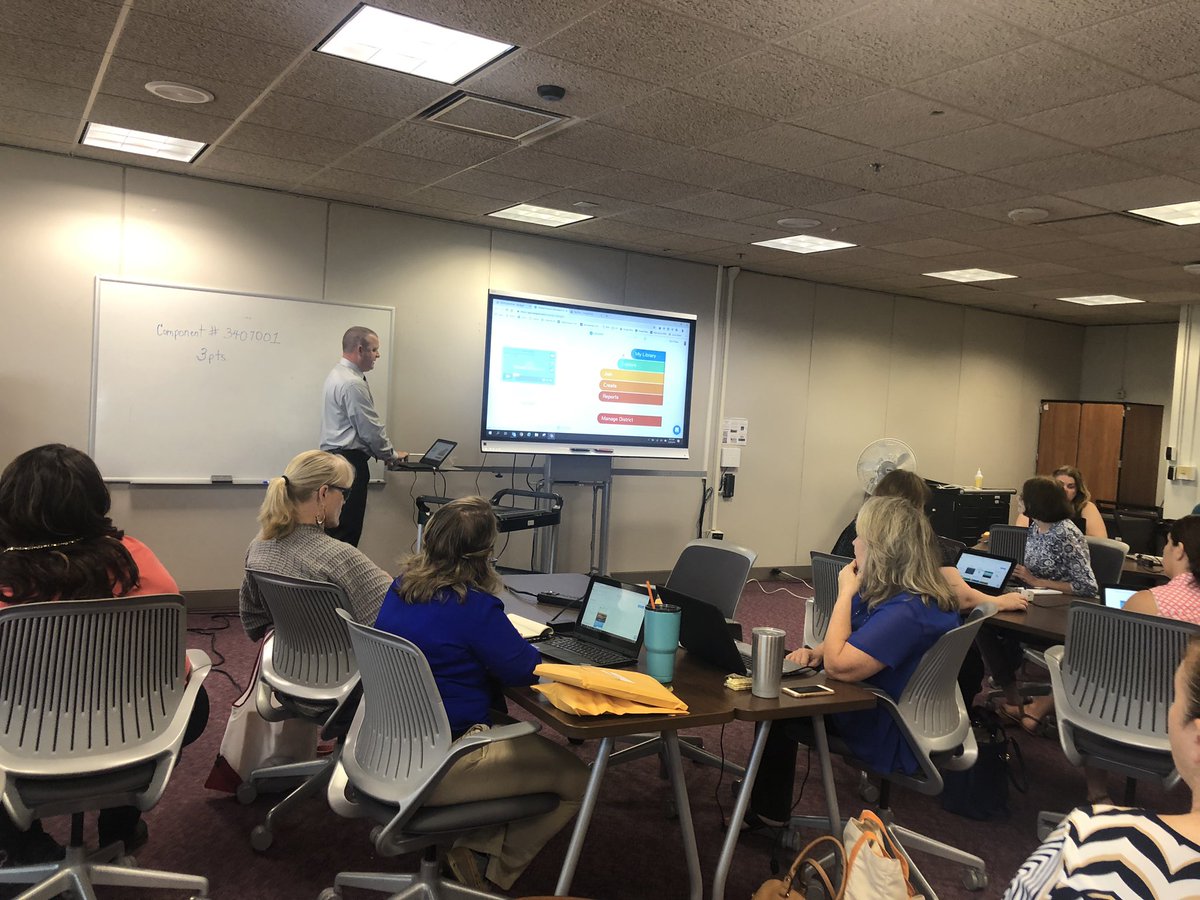 DanielaOCPS's tweet photo. @nearpod training in progress with @LouisShanafelt ! Can't wait for this group of elementary media specialist to get started! https://t.co/5dHdabQjkg
