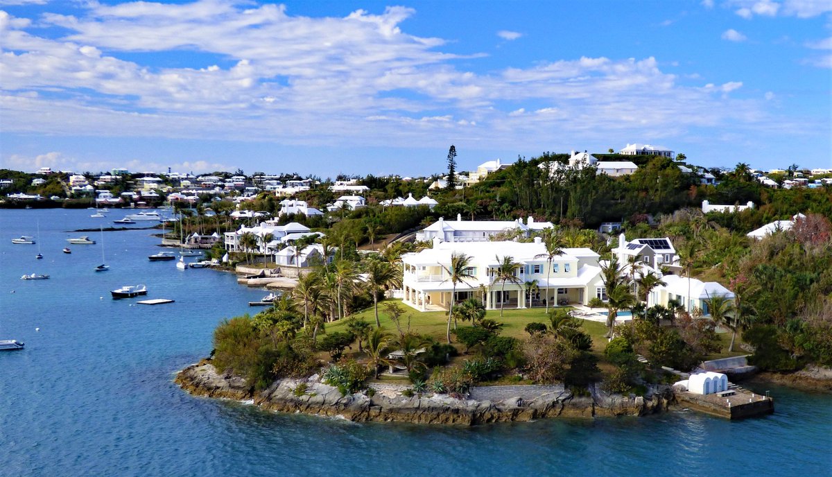 enterbermuda's tweet photo. There's only one Bermuda! Stunning views, beautiful real estate and charming people. A wonder place to #live, #work and #play!
https://t.co/ojijeKJw54
#enterbermuda #bermuda #paradise #ocean #realestate #house #tropical #luxury #paradise https://t.co/4B2lk6dMsq