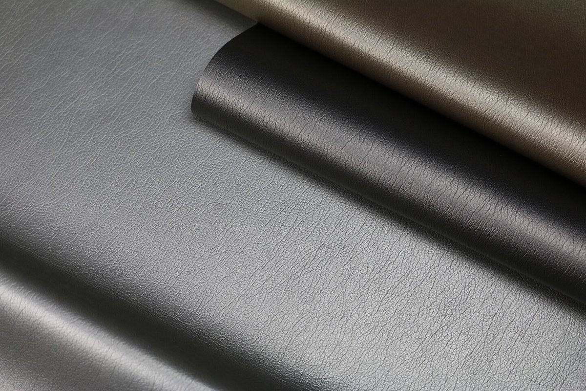 ultrafabrics's tweet photo. Ultraleather® | Pearlized features a classic grain highlighted by subtle luminescence. #Pearlized #Ultraleather #TouchTheFuture https://t.co/BRYs7OyOAp
