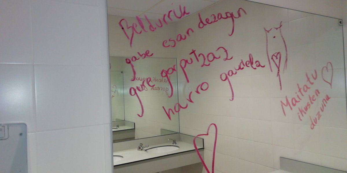 SF_FEMINISTA's tweet photo. Gaur ikastolako komunak esaldiz bete ditugu! Baina ere gustatuko litzeiguke hau borratu duen jendeari esatea ez gaituztela geldituko! https://t.co/bxsZlAqkL8