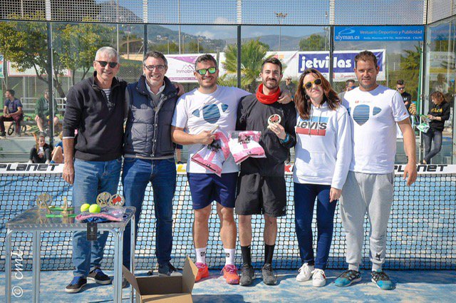 calp_ayto's tweet photo. Estos son los campeones del Torneo Bronce organizado por el @ClubTenisCalpe . Enhorabuena!!! #Calpe #Calpe #Tenis https://t.co/55vvXn3qTh