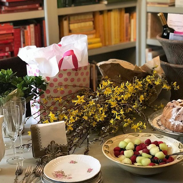 How we celebrate special staff birthday’s at the farmhouse, always mimosas, fresh fruit and a baked breakfast bread in the cook book library with special gifts!! Happy Birthday Claire! ift.tt/2Tkru75