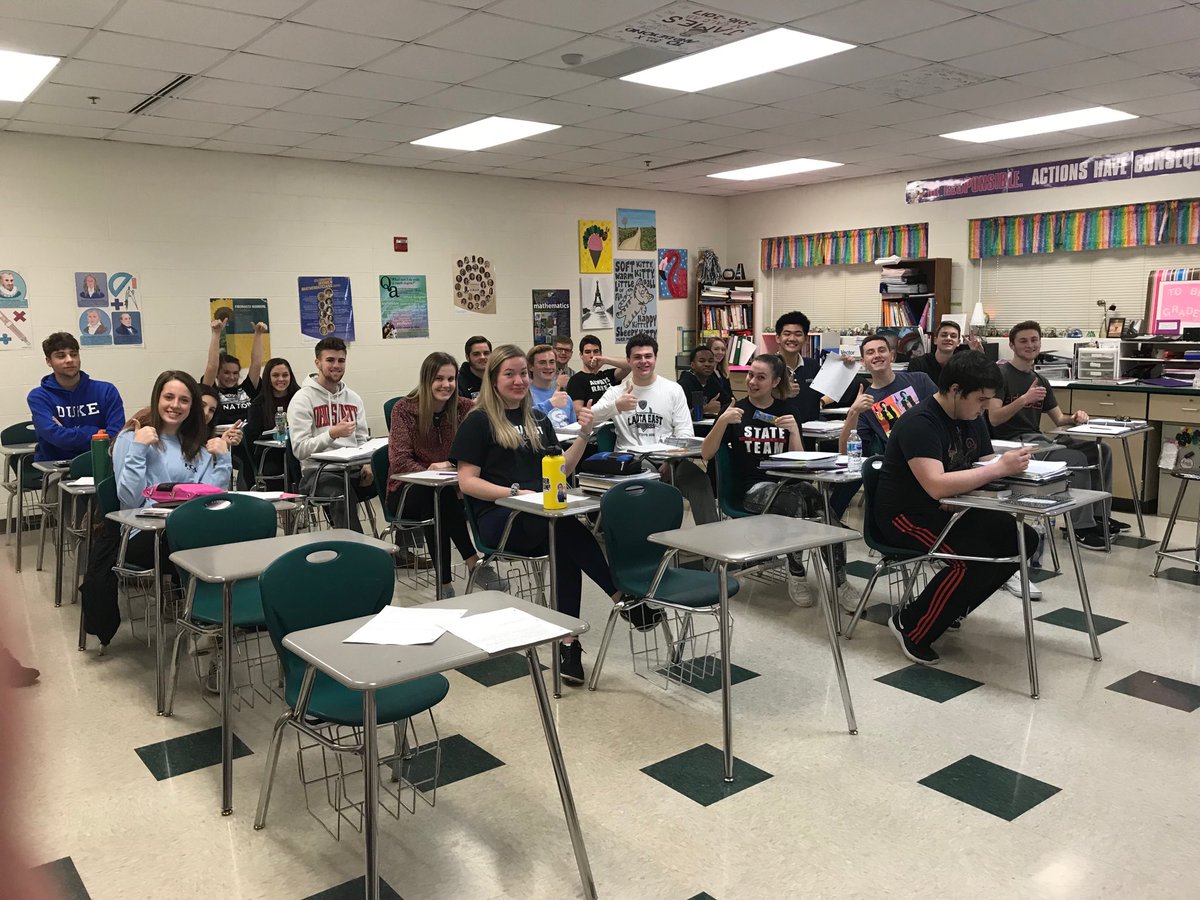 lrgjames's tweet photo. Doesn’t this look like a great group of @EAST_HAWKS Ss ready to learn about differential equations? “We are blessed” @_albertcho_ #WEareLakota #LakotaLearningDay #calculusrocks #eastsidepride https://t.co/2qpBI0k6Qb