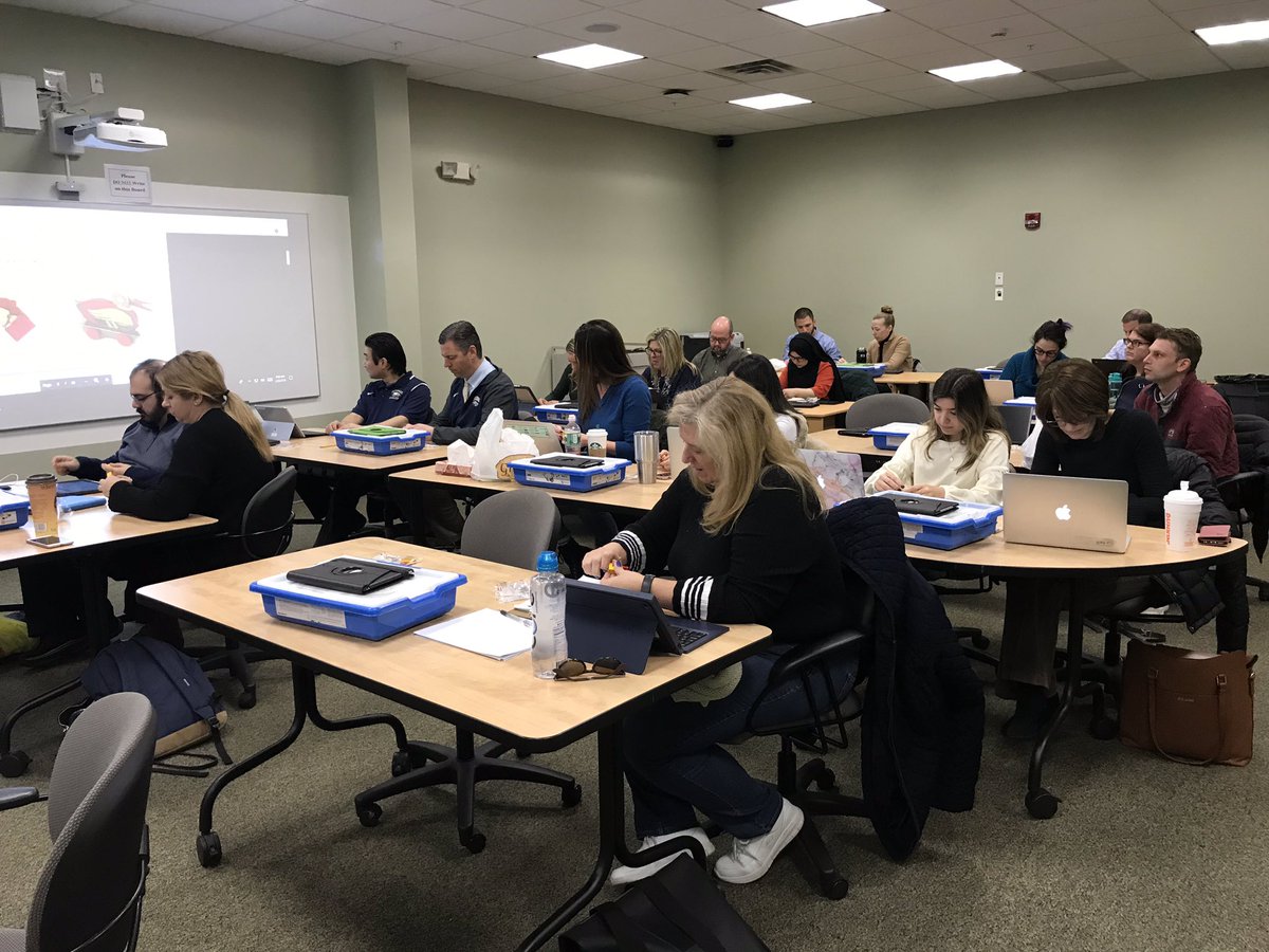 MattDiMenna's tweet image. Building ducks and about to learn all about #LEGO WeDo 2.0.  #NBtech