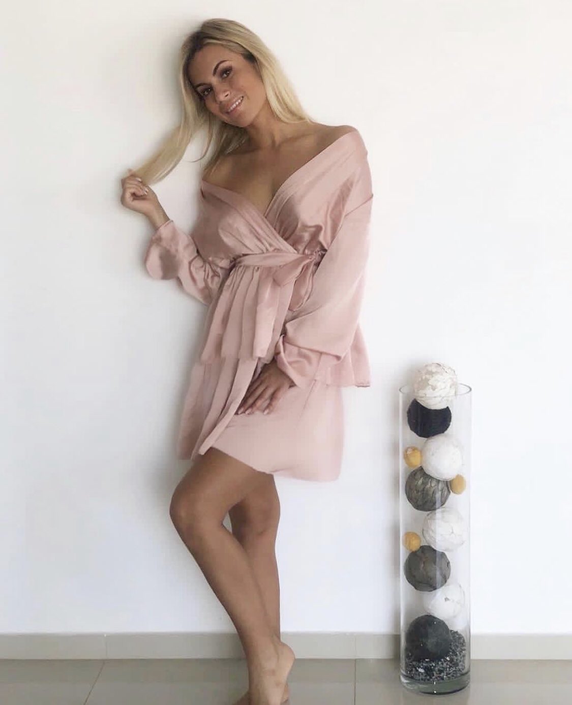 Shauna Events on X carlamoreau porte une robe FOLY FRING Des centaines de nouveaux looks chaque semaine et a petits prix 10 avec le code INSTACARLA sur tout le site