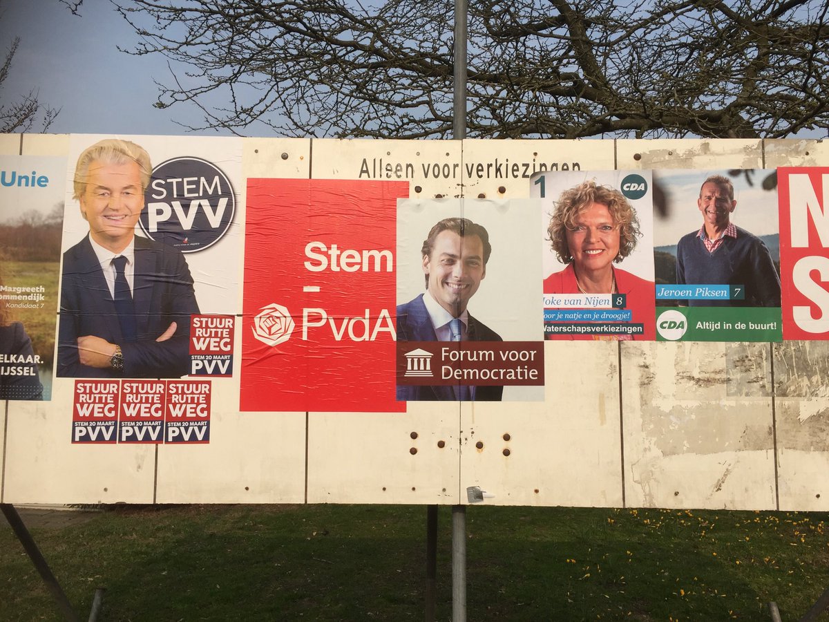 Om je mateloos aan te storen: partijleiders uit de Tweede Kamer die de verkiezingsborden voor de Provinciale Statenverkiezingen ontsieren. Wat doen Baudet en Wilders in vredesnaam op borden in Overijssel???