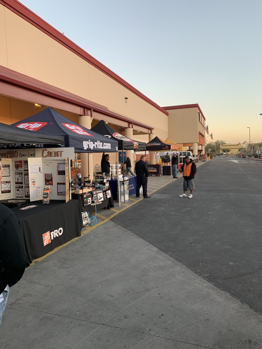 kopp_pete's tweet photo. Pro Contractor Event Store 453  @rebekahbunn5 @cllewallen @J9Benitez23 @Edmond0485 #D287Biggerfasterstronger #the453 https://t.co/jbkqh4R5Qt