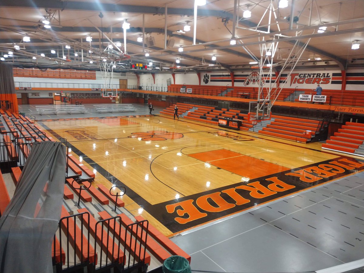 .<a href="/clctigers/">CLC Tiger Feeder Basketball</a> home Gym is nice! @KidNesto03 was there last night and snapped this for the #emptygympics collection.