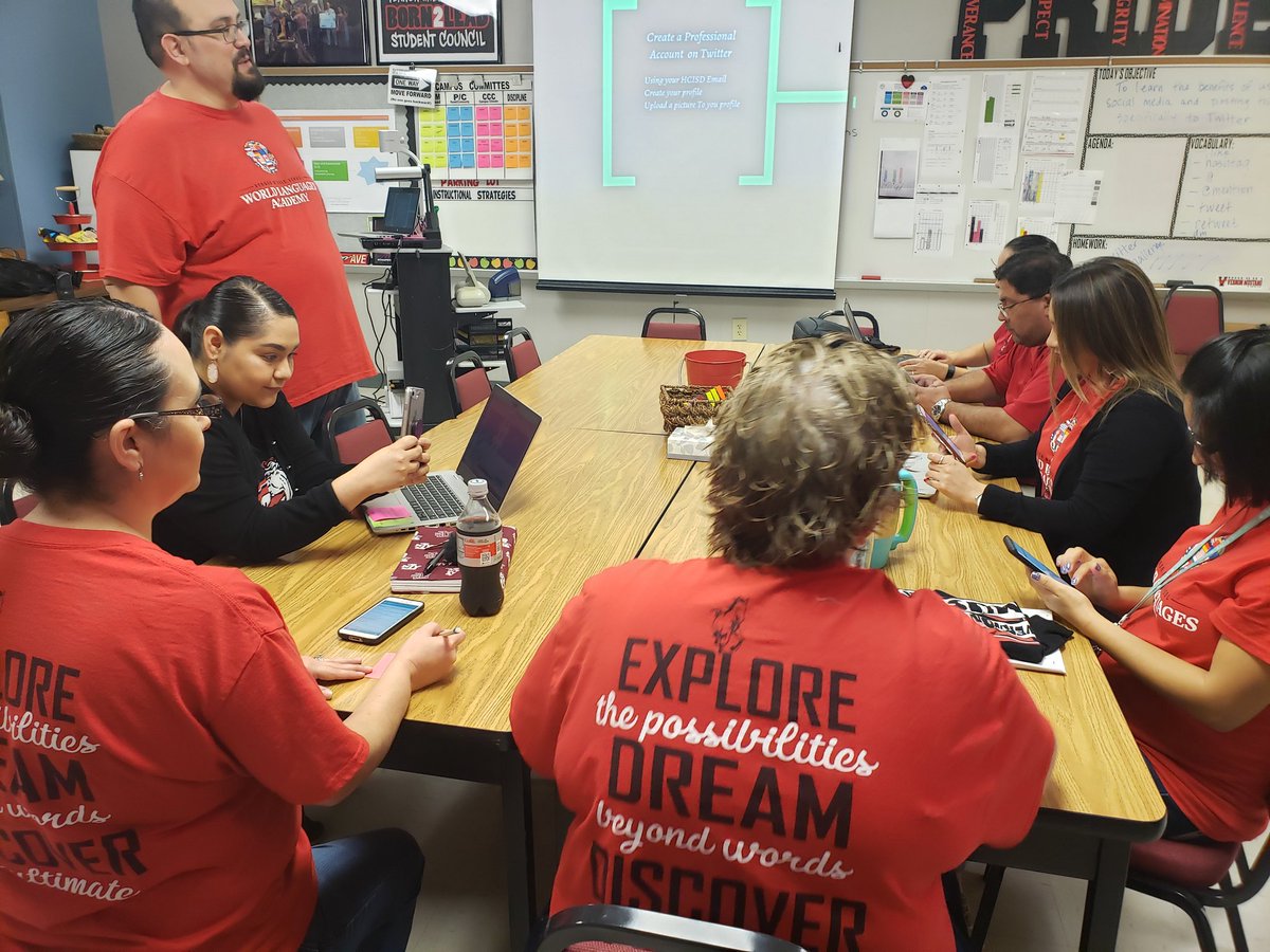 ArelyRTamez's tweet image. Starting off #VMSDigDay @MsKrommendyk #DigitalLearningDay @cltorres0404 @TecsaulFlores @ArelyRTamez @jessica8805571@saldivarjanie @mtgarcia91 #funtechlearning